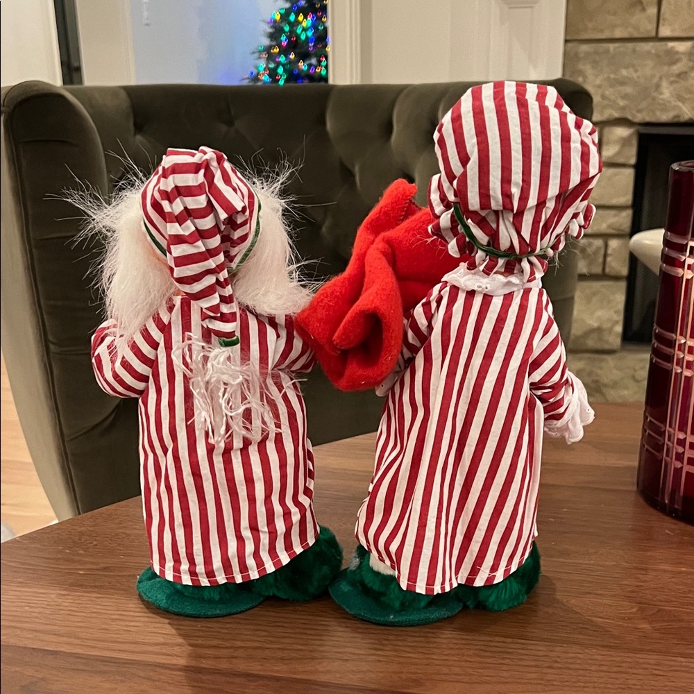 Annalee 13” 2006 Festive Striped Santa and Mrs. Claus Figurines - Picture 2 of 5